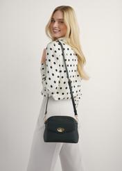 Чорна жіноча сумка через плече TOREC-1140-9I(W26), вигляд виробу на плечі моделі. Видно половину силуету.