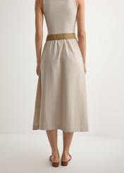 Бежева спідниця з віскози та льону SPCDT-0124-1A(W26), вигляд виробу ззаду на моделі. Видно половину силуету.