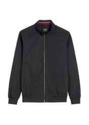 Чоловіча легка перехідна куртка чорного кольору KURMT-0370-99(W25), вигляд виробу спереду на білому тлі.