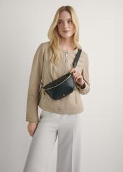 Чорна жіноча поясна сумка TOREC-1119-99(W26), вигляд виробу спереду на силуеті моделі.