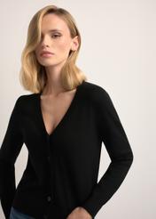 Чорний жіночий кардиган KARDT-0061-99(W26), крупний план виробу на силуеті моделі.