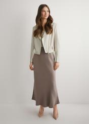 Коричнева жіноча спідниця SPCDT-0122-1K(W26), вигляд виробу спереду на моделі. Видно все тіло.