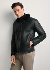 Чоловіча дублянка KOZMS-0001-1161(Z25), вигляд виробу спереду на моделі. Видно половину силуету.