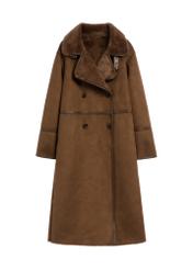Довга жіноча дублянка коричневого кольору KOZDP-0019-1H(Z26), вигляд виробу спереду на білому тлі.