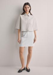 Кремова джинсова міні-спідниця SPCDT-0126-0B(W26), вигляд виробу спереду на моделі. Видно все тіло.