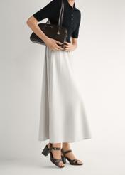 Темно-коричневі шкіряні босоніжки на блочному каблуці BUTYD-1232-1I(W26), вигляд виробу збоку на ногах моделі.