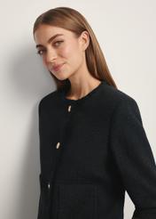 Чорна коротка жіноча куртка ZAKDT-0041-99(W26), крупний план виробу спереду на силуеті моделі.