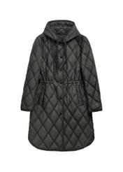 Чорна жіноча стьобана куртка KURDT-0579-99(Z25), вигляд виробу спереду на білому тлі.