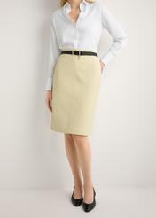 Жовта шкіряна спідниця SPCDS-0031-2A(W26), вигляд виробу спереду на моделі. Видно половину силуету.