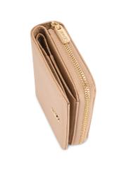 Маленький бежевий шкіряний жіночий гаманець PORES-0833R-1B(W26), крупний план деталі виробу на білому фоні.