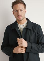 Чорна чоловіча куртка з утеплювачем KURMT-0408-99(W26), крупний план виробу на силуеті моделі.