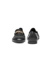 Жіночі шкіряні чорні лофери з ланцюжком BUTYD-0914A-99(W26), вигляд виробу спереду та ззаду на білому тлі.