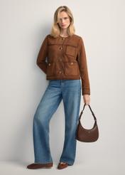 Коричнева маленька сумка-хобо TOREC-1136-1H(W26), вигляд виробу спереду в руці моделі.