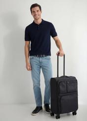 Середня валіза на колесах WALNY-0048-99-24(W26), діагональний вигляд виробу поруч із силуетом моделі.