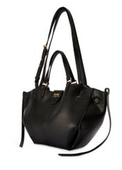 Чорна жіноча сумка через плече TOREC-1231-99(W26), діагональний вигляд виробу на білому фоні.