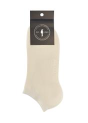 Кремові чоловічі короткі шкарпетки SKAMT-0151B-0B(W26), вигляд виробу з упаковкою на білому тлі.