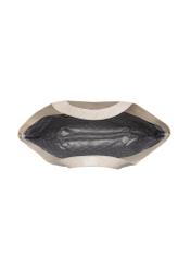 Велика стьобана шкіряна жіноча сумка TORES-1306-0B(W26), вигляд виробу всередині на білому тлі.