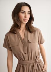 Жіночий короткий віскозний комбінезон KOBDT-0014-1D(W26), крупний план виробу на силуеті моделі.