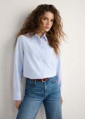 Жіноча бавовняна сорочка в смужку KOSDT-0184-7A(W26), вигляд виробу спереду на моделі. Видно половину силуету.