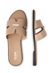 Бежеві жіночі шльопанці BUTYD-0725D-1B(W26), вигляд виробу зверху на білому фоні.