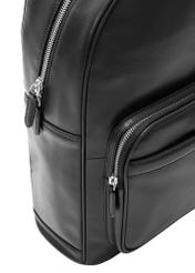 Чорний шкіряний чоловічий рюкзак TORMS-0472-99(Z25), крупний план деталей виробу на білому тлі.