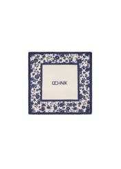 Синій жіночий шарф з квітковим принтом SZADT-0190-7P(W26), вигляд виробу спереду на білому тлі.