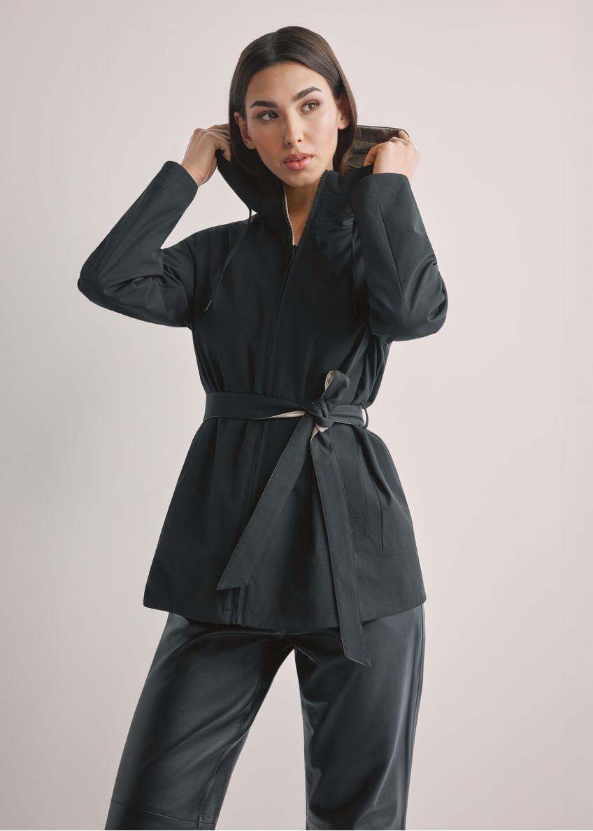 Жіноча двостороння перехідна куртка KURDT-0655-9J(W26), вигляд виробу спереду на моделі. Видно половину силуету.