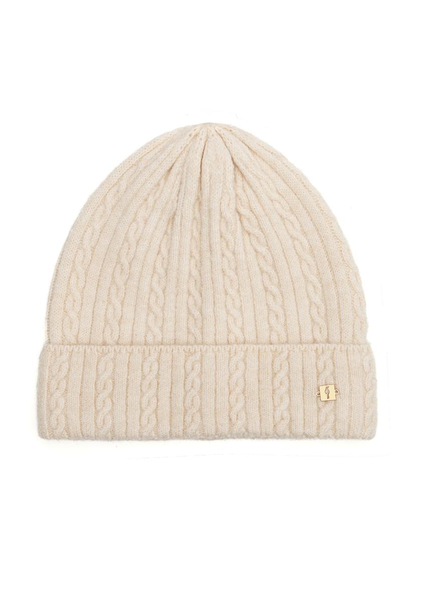 Кремова жіноча шапка з косами CZADT-0170-16(Z25), вигляд виробу спереду на білому тлі.