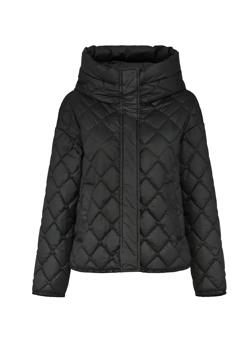 Чорна жіноча стьобана куртка з капюшоном KURDT-0588-99(Z25)