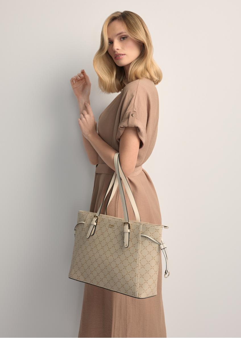 Кремова жіноча сумка-шопер з монограмом TOREC-1029-0P(W26)