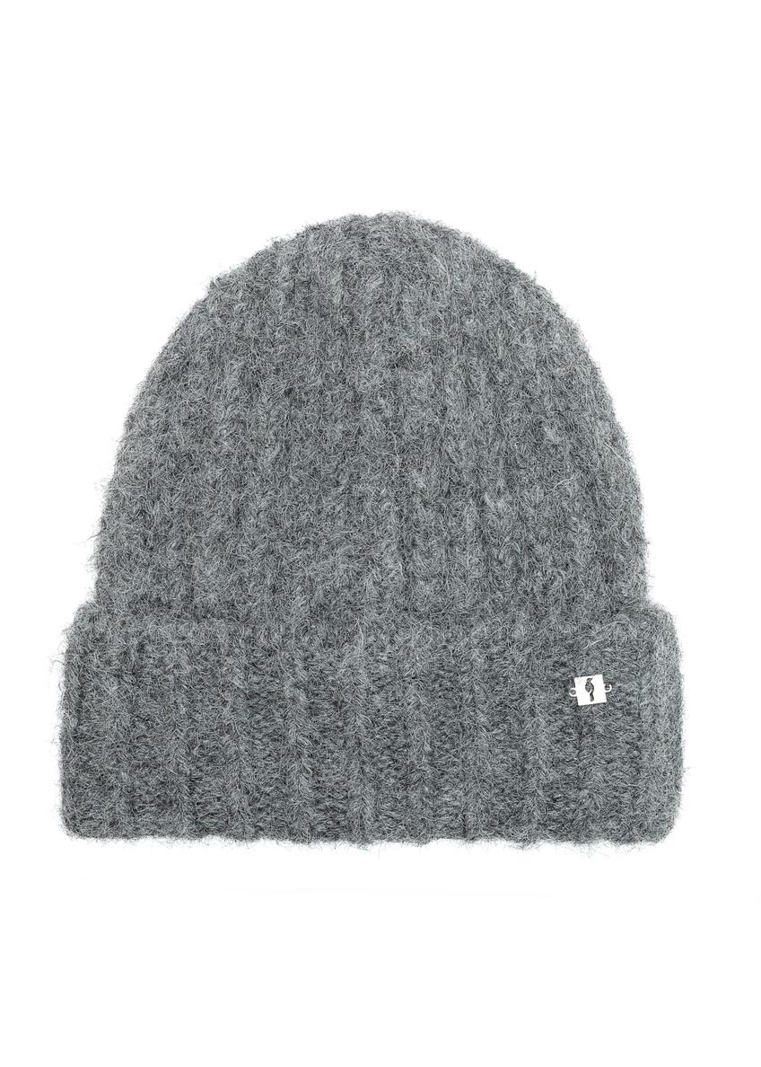 Жіноча зимова шапка сірого кольору CZADT-0205-95(Z25), вигляд виробу спереду на білому фоні.