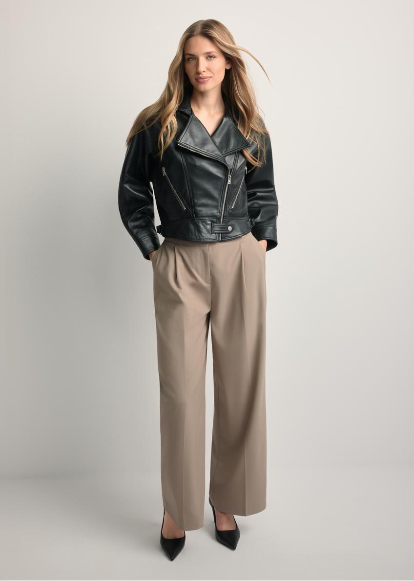 Коротка чорна шкіряна жіноча куртка KURDS-0607-99(W26)