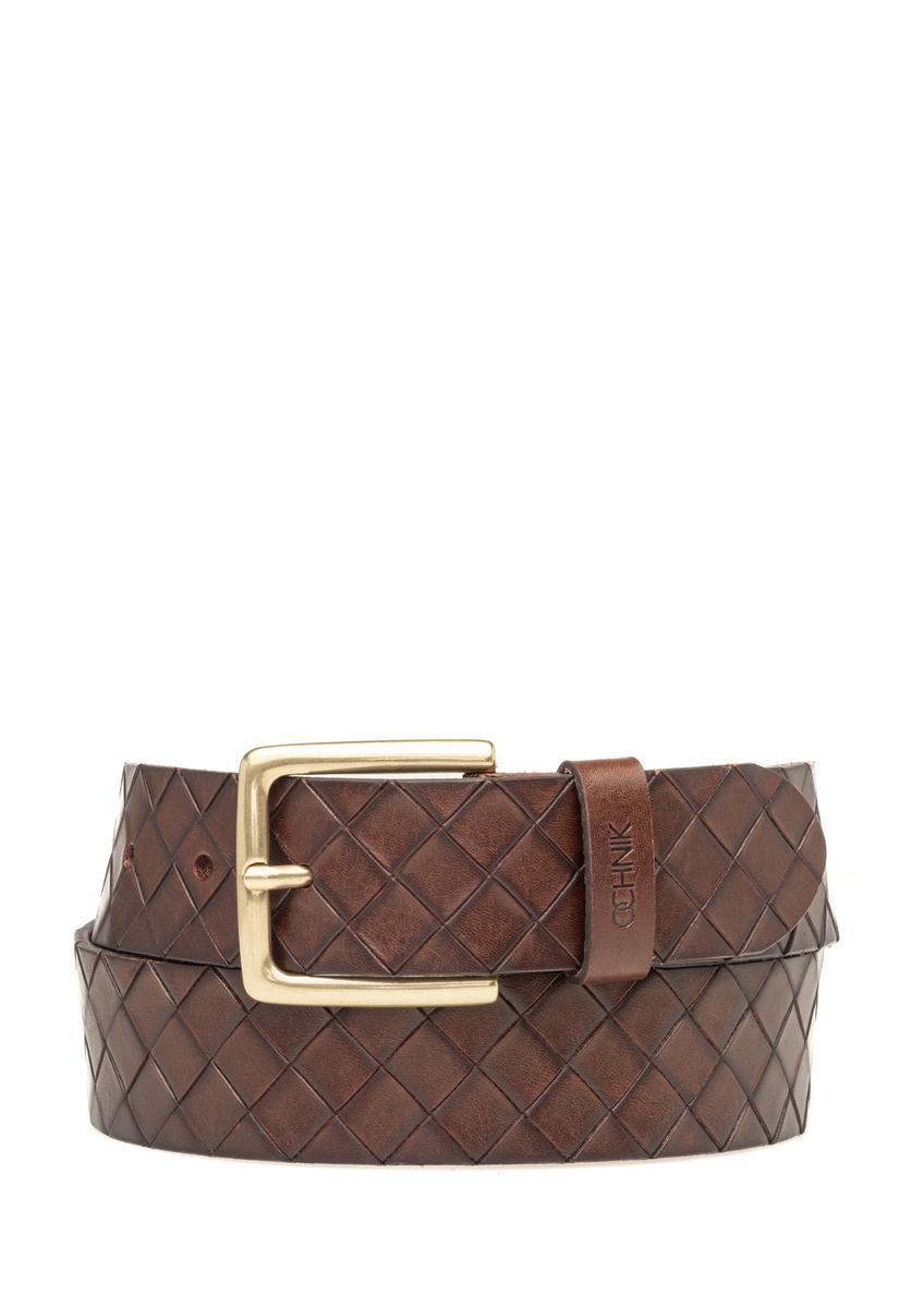 Чоловічий шкіряний ремінь коричневого кольору PASMS-0278-1I(W26), вигляд виробу спереду на білому тлі.