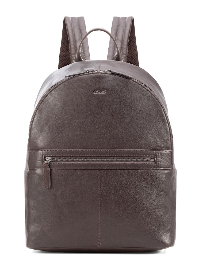 Чоловічий рюкзак темно-коричневого кольору зі шкіри TORMS-0458-89(Z25), вигляд виробу спереду на білому тлі.