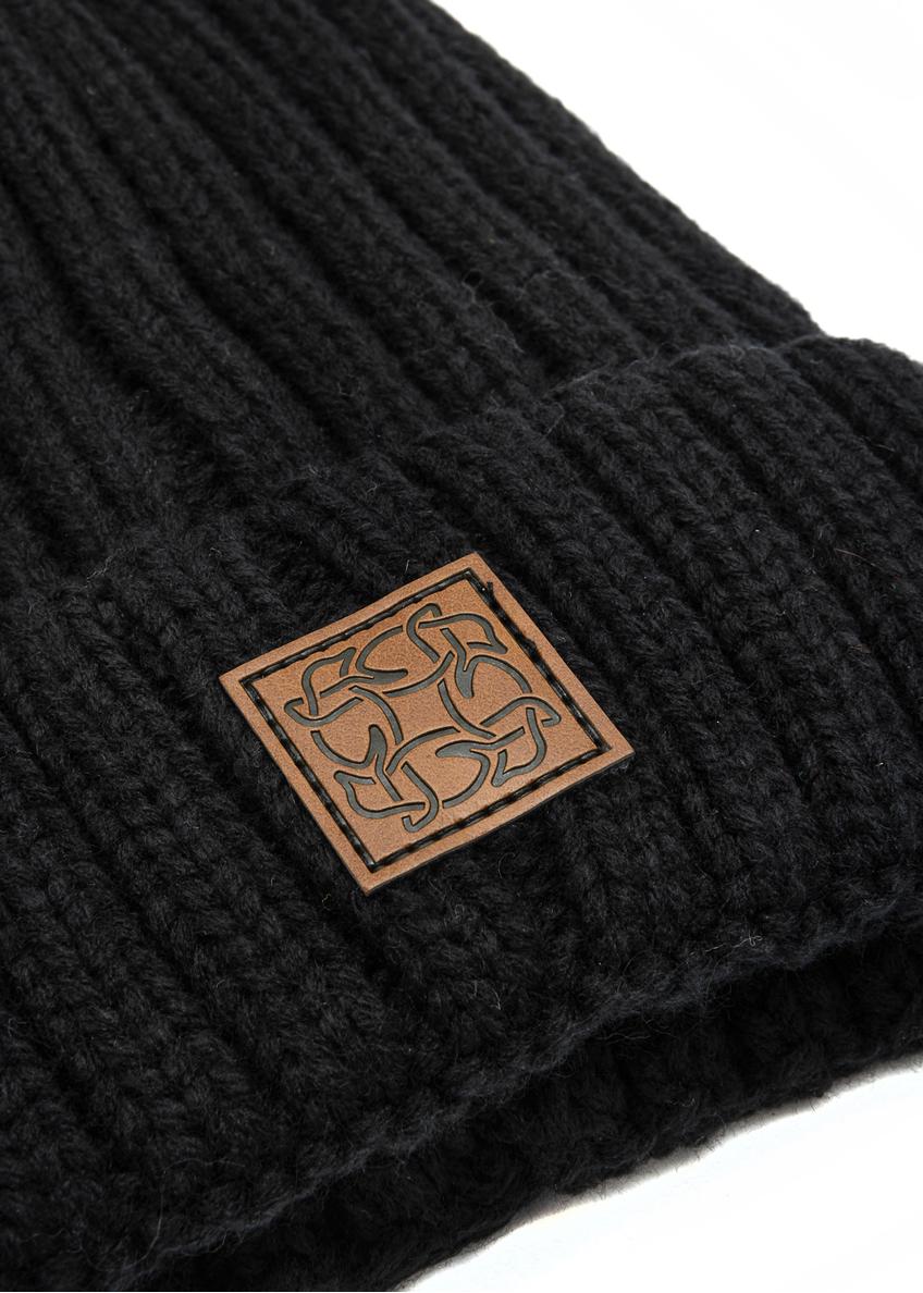 Чорна жіноча шапка з помпоном CZADT-0066A-99(Z25)