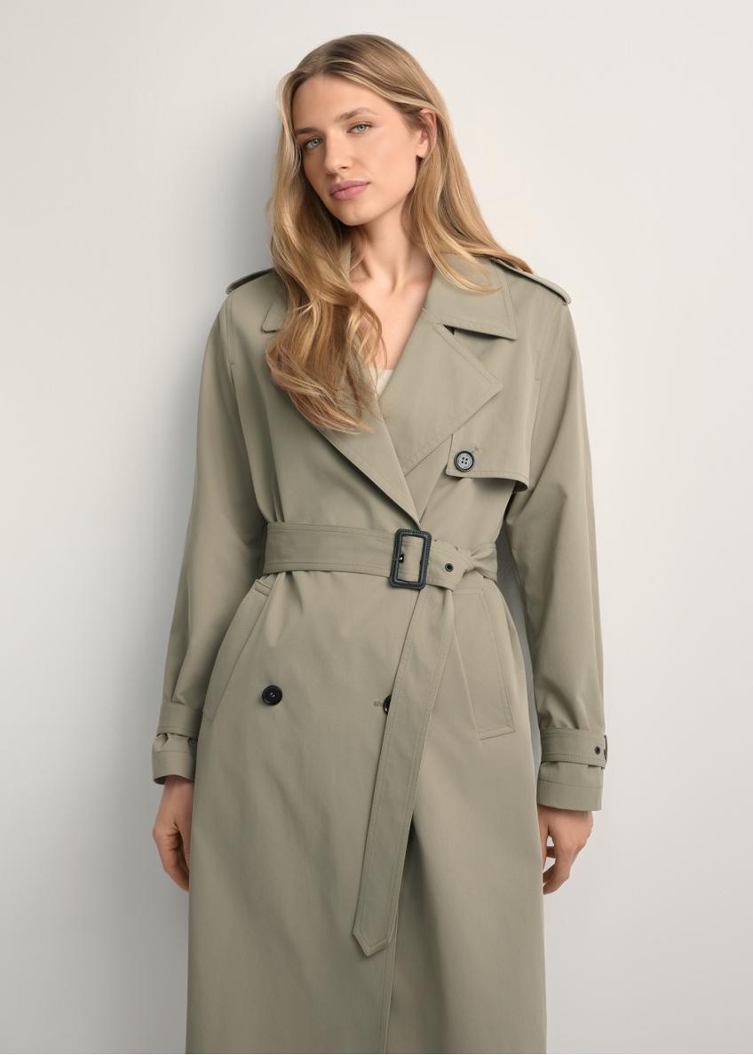 Довге жіноче пальто кольору шавлії KURDT-0512-8F(W26), вигляд виробу спереду на моделі. Видно половину силуету.