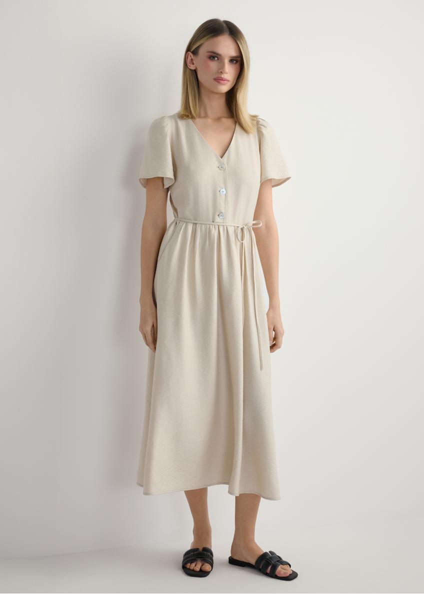 Жіноча світло-бежева сукня SUKDT-0255-1A(W26), вигляд виробу спереду на моделі. Видно все тіло.