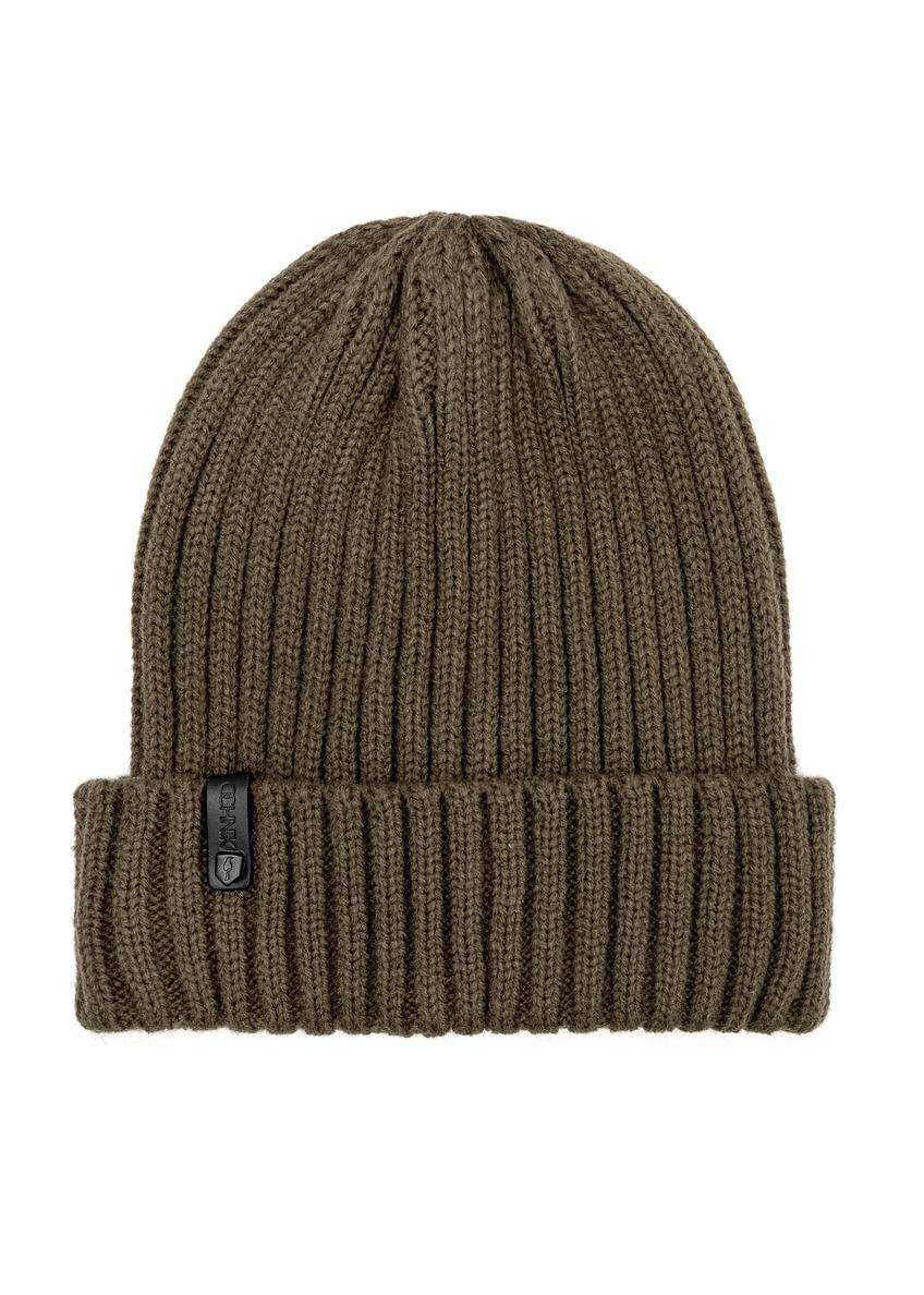 Чоловіча зимова шапка кольору хакі CZAMT-0088-51(Z25), вигляд виробу спереду на білому тлі.
