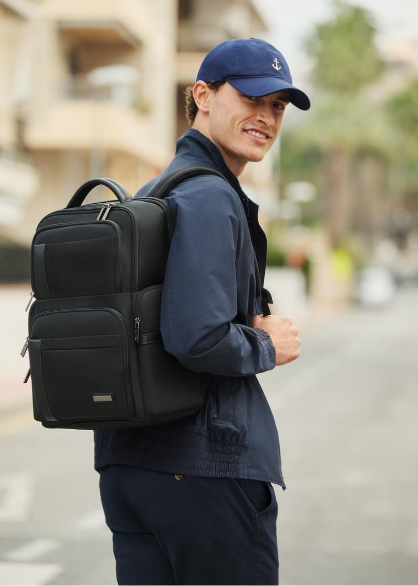 Чорний чоловічий рюкзак TORMN-0406-99(W26)