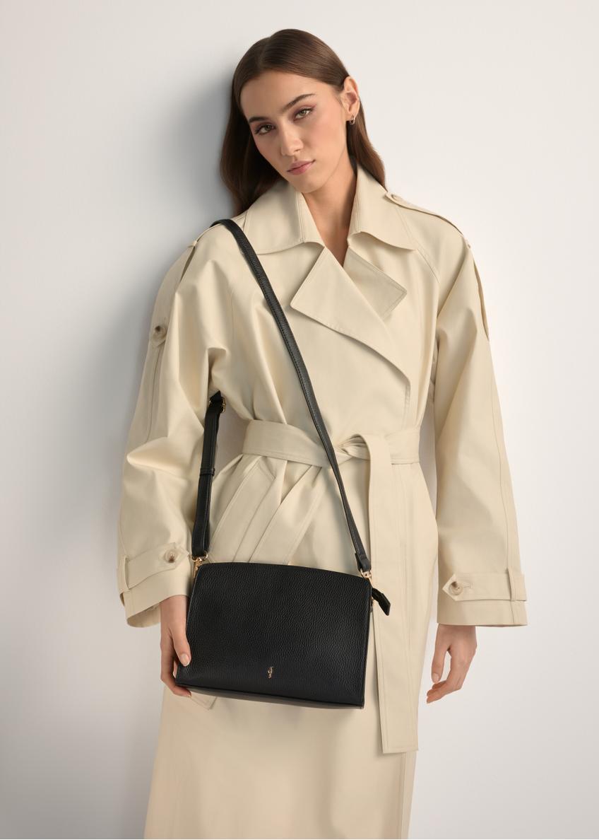 Czarna skórzana średnia torebka damska TORES-1279-9I(W26)