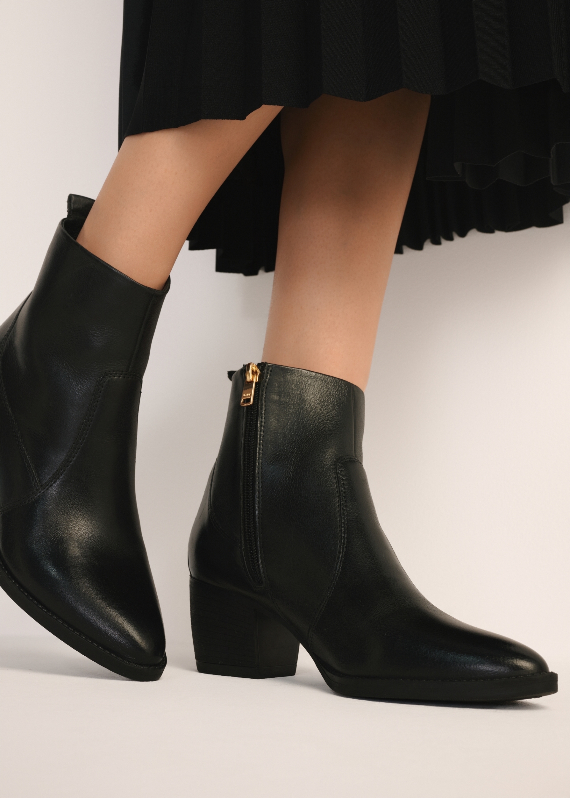 Жіночі шкіряні ботильйони на підборах BUTYD-1005A-99(Z25)