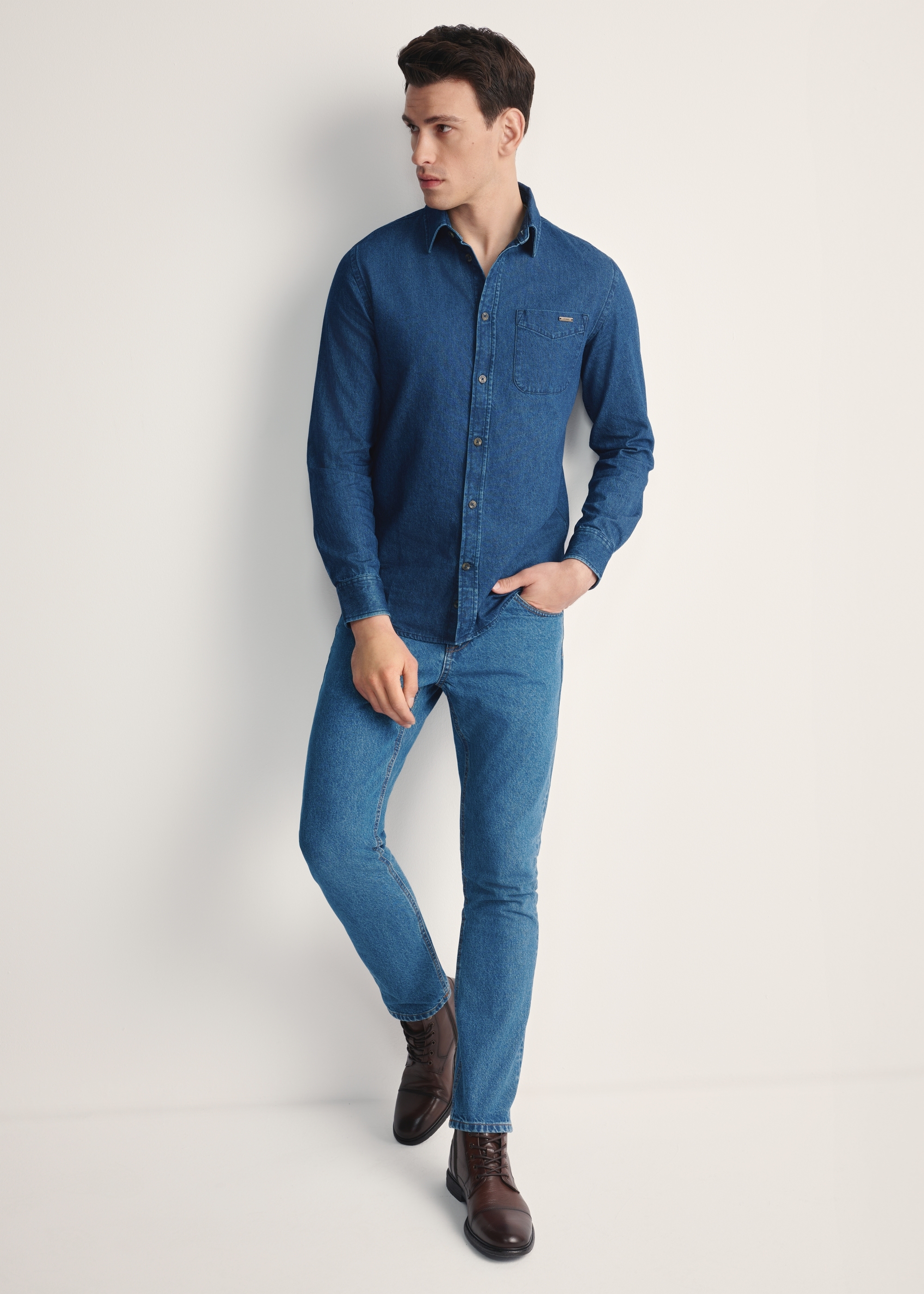 Ciemnoniebieskie spodnie jeansowe męskie JEAMT-0024-61(Z25)