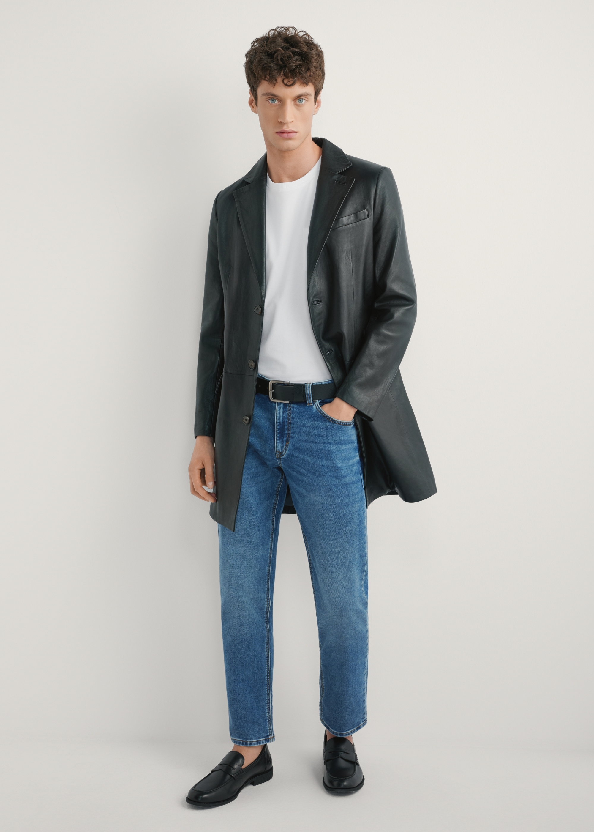 Чорний чоловічий шкіряний плащ KURMS-0388-99(W26)