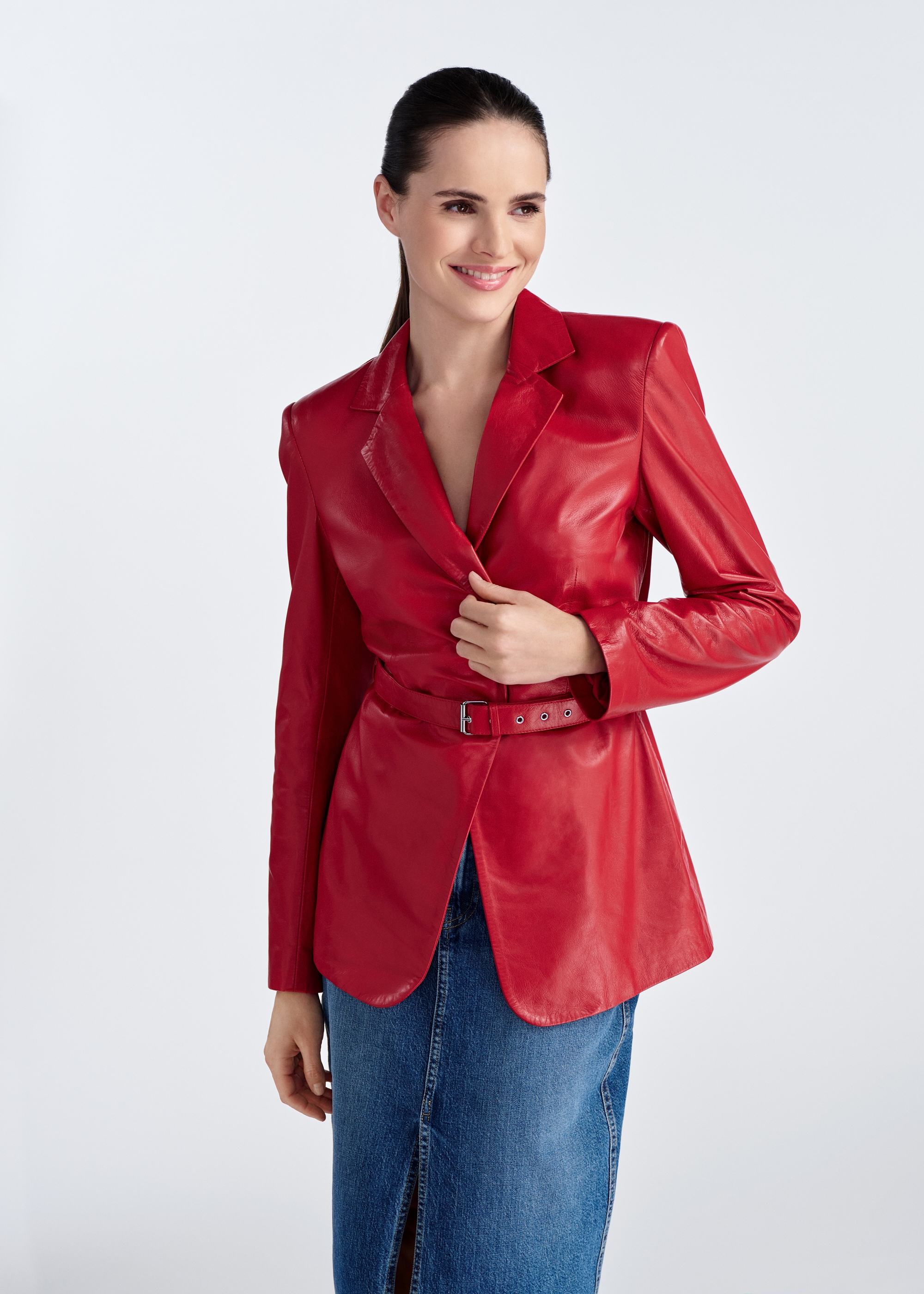 Czerwona skórzana kurtka damska KURDS-0542-2565(W25)