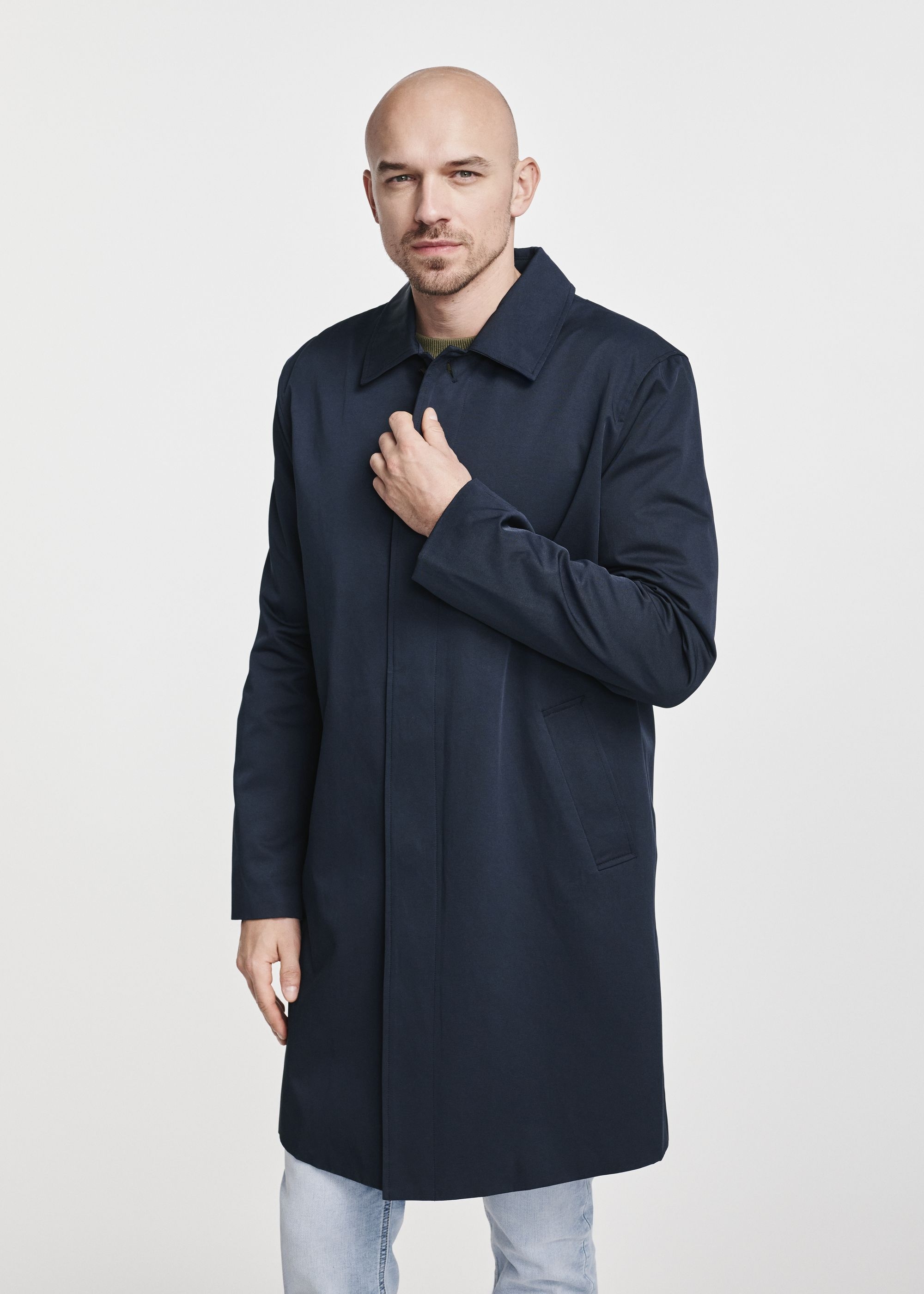 Довгий темно-синій чоловічий плащ KURMT-0372-69(W25)