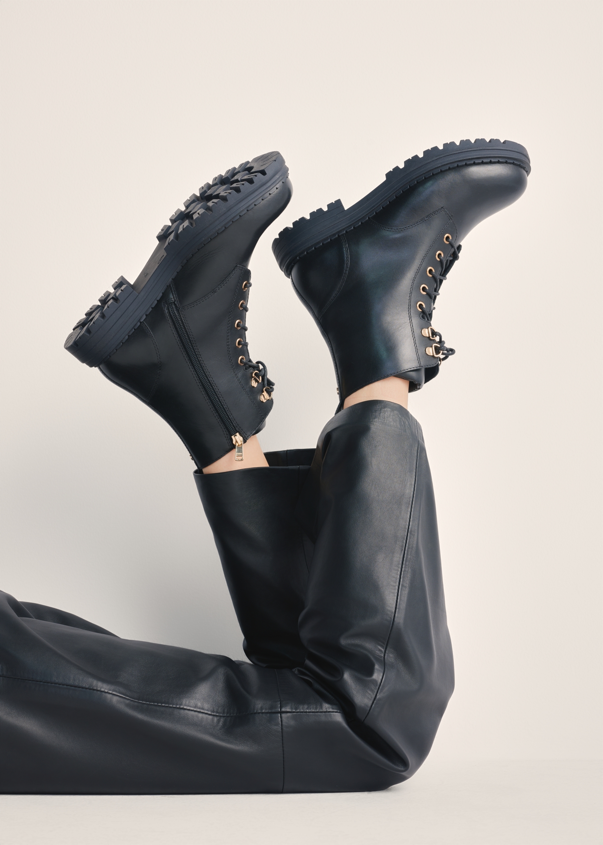 Чорні шкіряні жіночі черевики BUTYD-1015A-99(Z25)