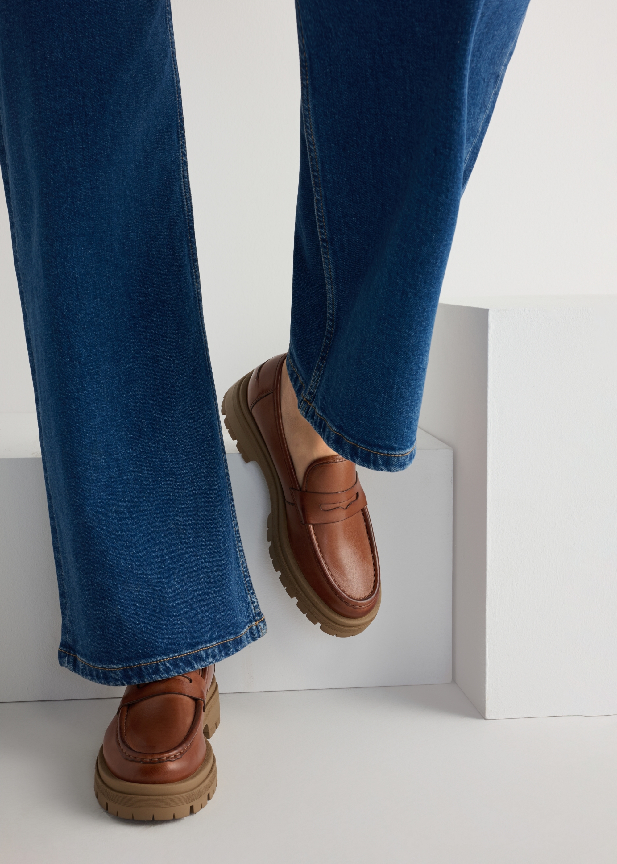 Жіночі шкіряні мокасини на платформі кольору коньяк BUTYD-1069-1F(W26)