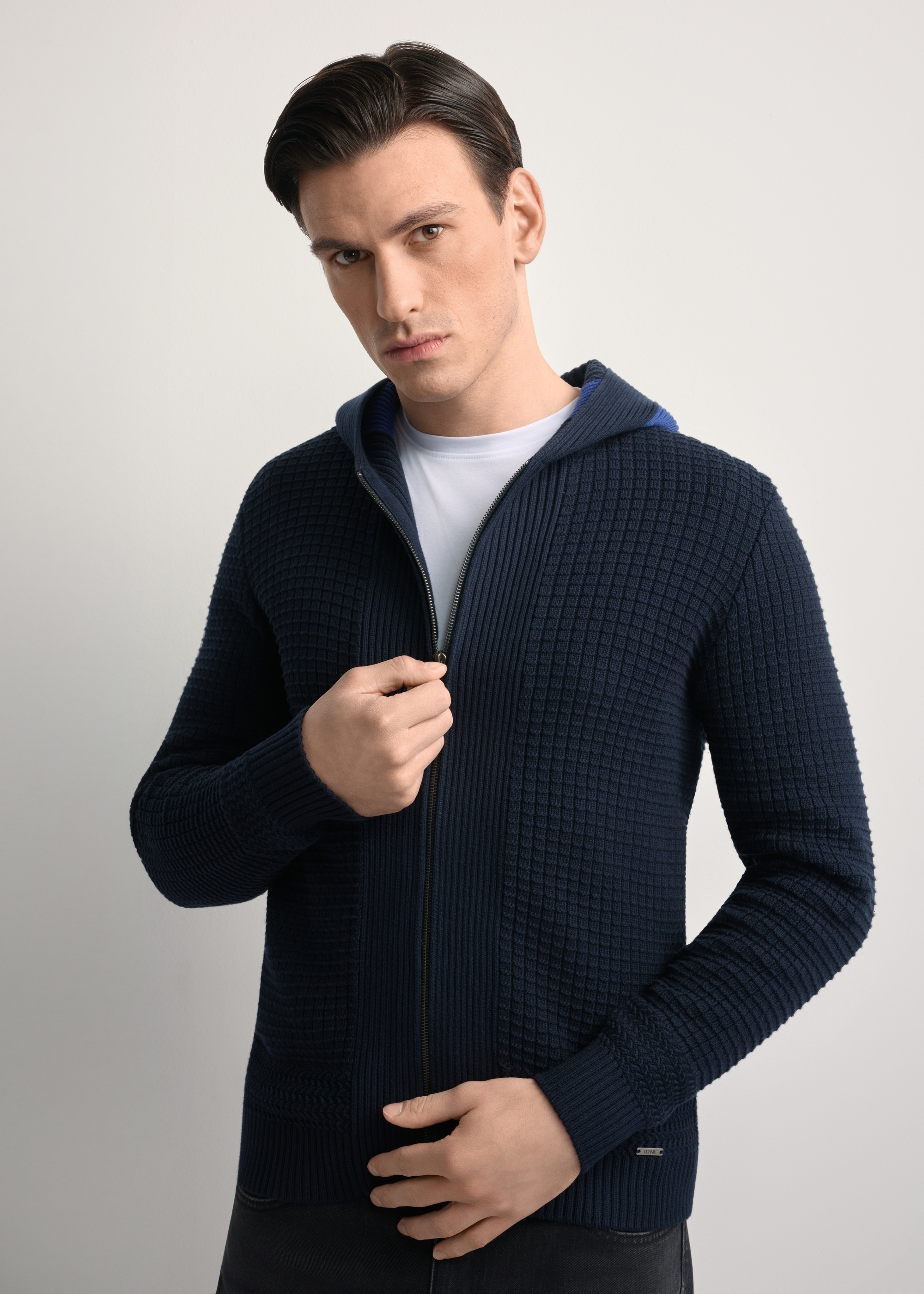 Granatowy sweter męski z kapturem SWEMT-0182-68(Z25)